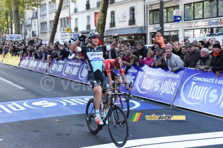 Matteo Trentin wint Parijs-Tours 2015