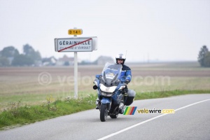 The Gendarmerie secures the race (264x)