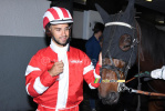 Nacer Bouhanni avec son cheval (567x)