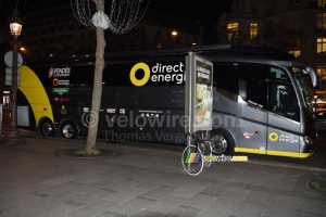 The bus of the Team Direct Energie was already on the Champs-Elysées! (1645x)