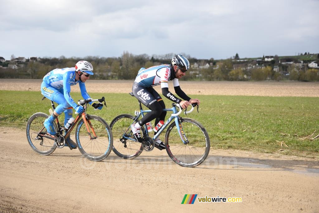 Thomas de Gendt & Thierry Hupond still leading on the sand road