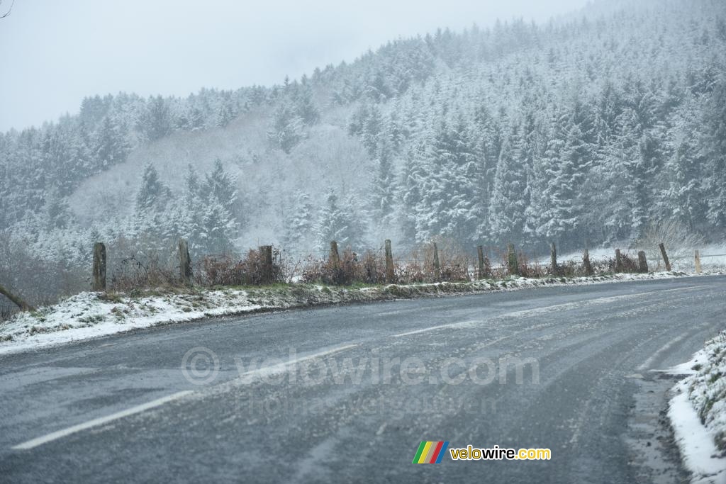 The weather conditions rapidly got worse on the roads of Paris-Nice