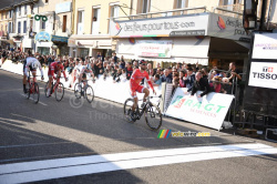 Nacer Bouhanni wins the stage