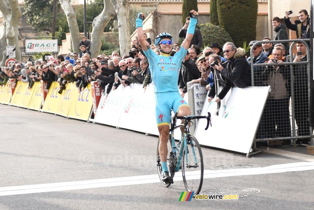 Alexey Lutsenko (Astana) wint de etappe in Salon-de-Provence (2)