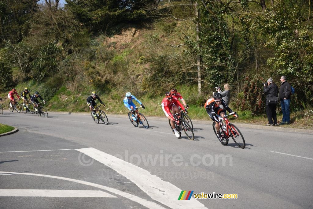 The breakaway with 17 riders