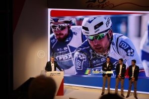 Marc Madiot presents the 3 leaders of the team: Arnaud Démare, Arthur Vichot & Thibaut Pinot (411x)