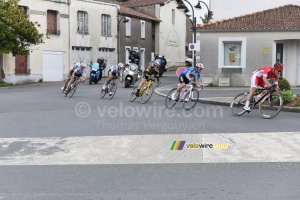 The Direct Energie team leading the chase of the peloton (509x)