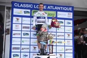 Laurent Pichon célèbre sa victoire avec sa fille (2) (3443x)
