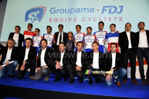 L'équipe masculine Groupama-FDJ et leur encadrement (605x)