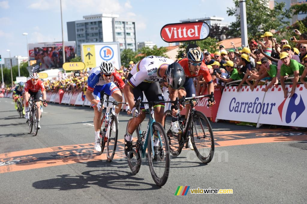 Peter Sagan (Bora-Hansgrohe) wint de etappe in La Roche-sur-Yon