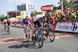 Peter Sagan (Bora-Hansgrohe) wins the stage in La Roche-sur-Yon (356x)