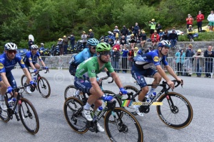 Mark Cavendish (Deceuninck – Quick-Step) and his team (255x)