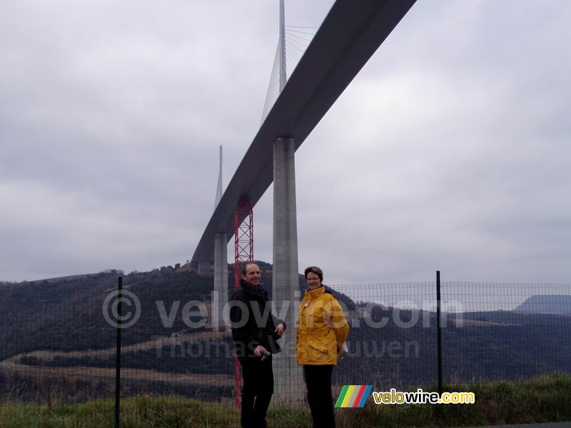 Mijn ouders bij het viaduct van Millau