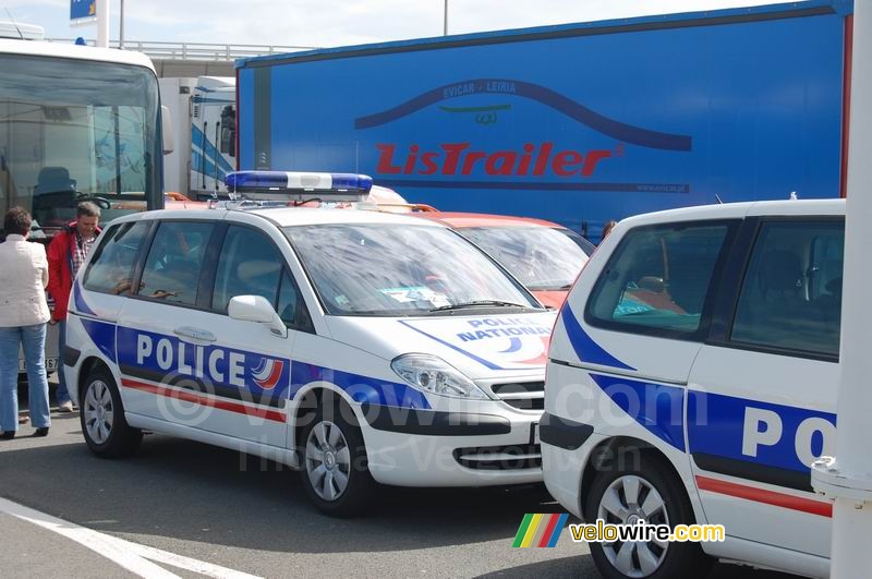 Twee Franse politie auto's in Calais