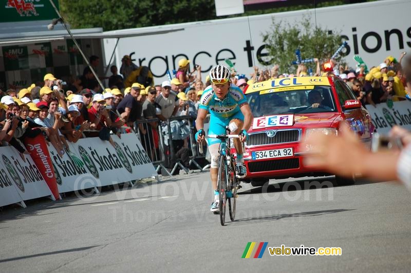 Alexandre Vinokourov wint de etappe in Loudenvielle