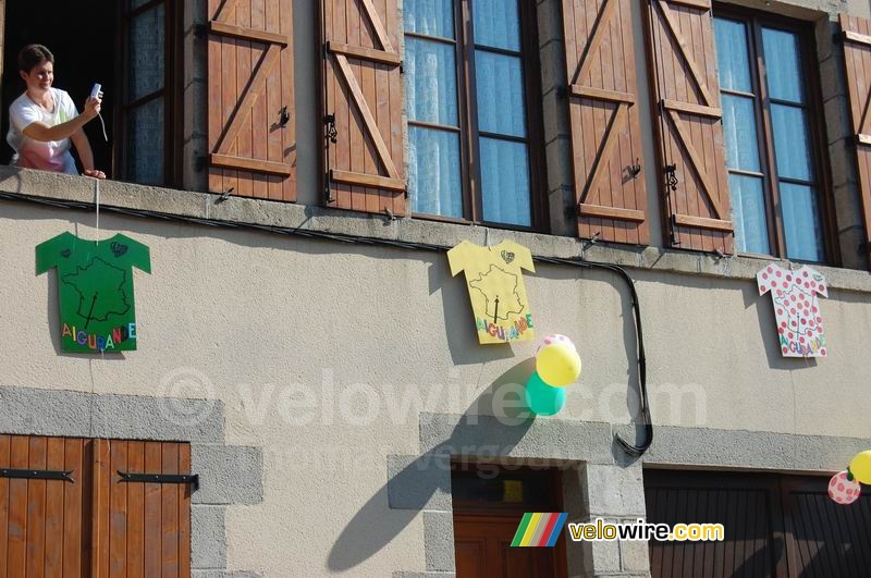 Decoratie in Aigurande : de groene, gele en bolletjestrui