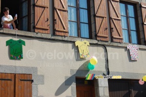 Decoration in Aigurande : the green, yellow and polka dot jersey (461x)