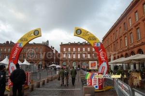 The start arch for the Toulouse > Bagnères-de-Bigorre stage (2) (493x)