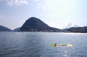 Vue du Lac de Lugano vers Caprino (328x)