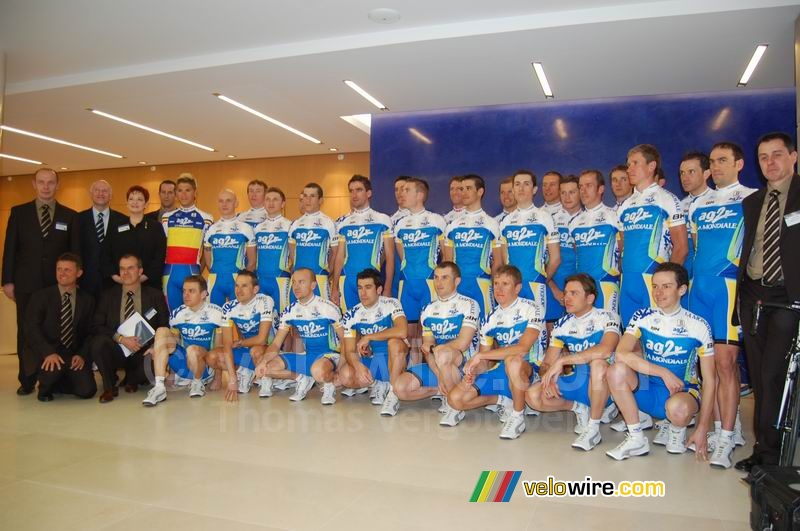De officile groepsfoto van de AG2R La Mondiale ploeg (2)