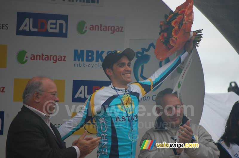 Alberto Contador (Astana) toont z'n blijdschap