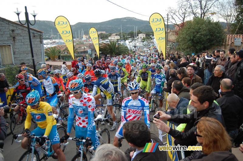 The peloton at the start in Porto-Vecchio