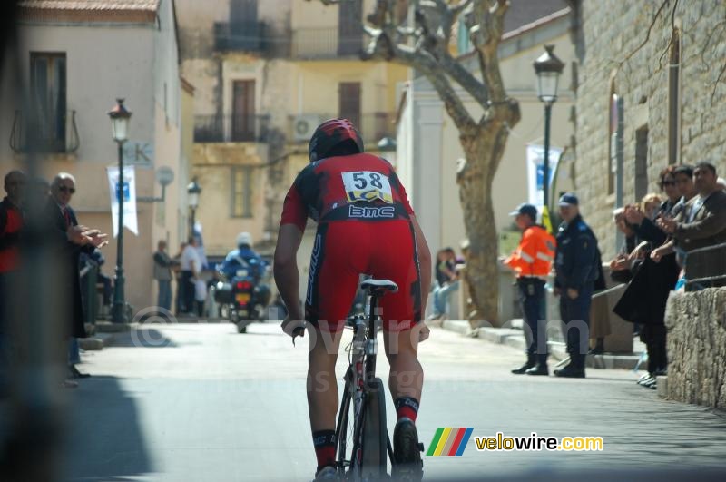 Florian Stalder (BMC Racing Team) in het centrum van Porto-Vecchio (2)