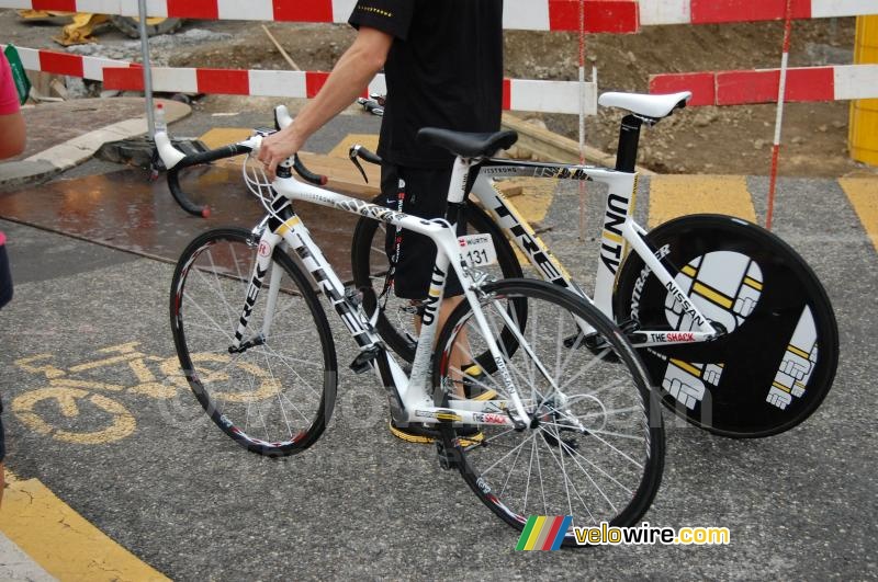 Lance Armstrong (Team Radioshack) bikes