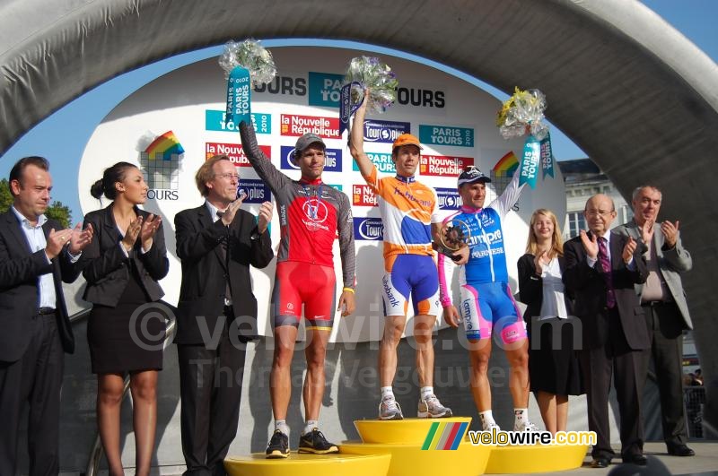 Le podium de Paris-Tours 2010 : Oscar Freire, Angelo Furlan & Gert Steegmans (2)