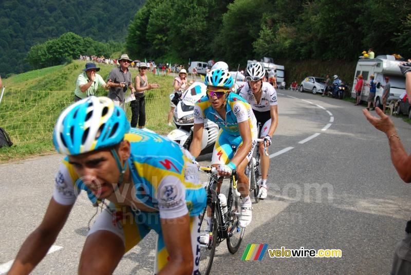 Daniel Navarro & Alberto Contador (Astana) & Andy Schleck (Team Saxo Bank) (2)