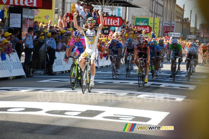 Mark Cavendish (HTC-Columbia) wint de etappe (2)