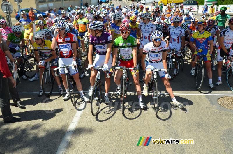 The peloton at the start of the 2nd stage