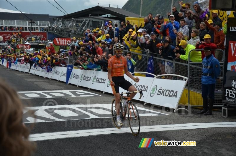 Samuel Sanchez (Euskaltel-Euskadi) wins the stage (2)