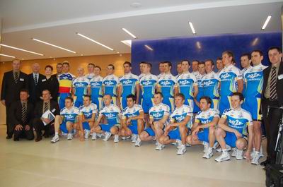 The official AG2R La Mondiale 2009 team photo