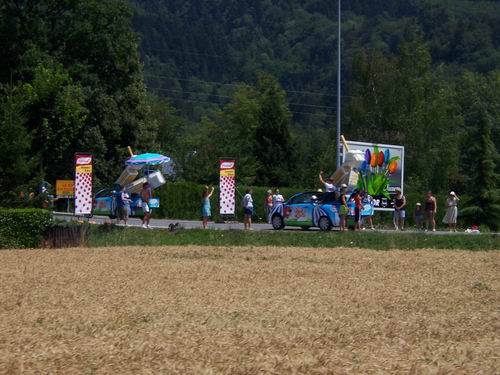 Une bonne ambiance à 5 km du sommet de la Côte de Châtillon-sur-Cluses