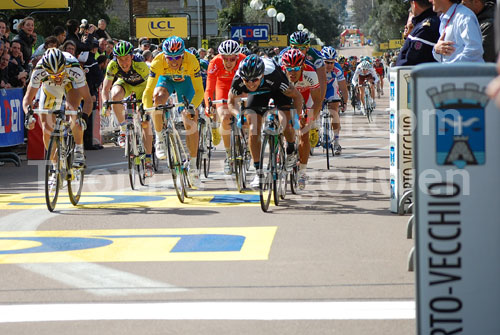 Russell Downing wins the second stage of the Critérium International 2010 in the sprint Russell Downing wins the second stage of the Critérium International 2010 in the sprint