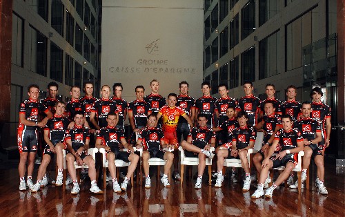 De officiële foto van de ploeg Caisse d'Epargne 2008 op het hoofdkantoor van Caisse d'Epargne De officiële foto van de ploeg Caisse d'Epargne 2008 op het hoofdkantoor van Caisse d'Epargne