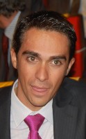 Alberto Contador alleen in de beklimming van de Montagne de Lure, pakt de gele trui van Parijs-Nice 2009 terug