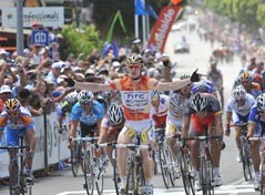 André Greipel's third stage win in the 4th stage of the 2010 Tour Down Under (Norwood-Goolwa)