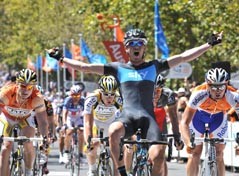 André Greipel (HTC-Columbia) wint de Tour Down Under 2010, Chris Sutton (Team Sky) de sprint voor de laatste etappe