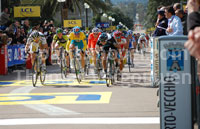 Tweede etappe van het Critérium International 2010: Russell Downing wint nipt de sprint
