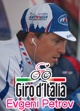 Giro d'Italia 2010 - 11th stage: a huge leading group continues till the finish, Evgeni Petrov wins the stage and Richie Porte takes the pink jersey