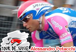 Alessandro Petacchi wint de 4de etappe van de Ronde van Zwitserland 2010 na een valpartij in de finale