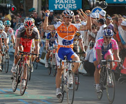 Oscar Freire, the last sprinter on the Avenue de Grammont - winner of Paris-Tours 2010