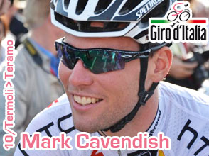 Mark Cavendish kan weer lachen na winst in de sprint in de Giro d'Italia 2011