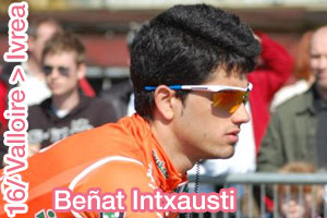 Giro d'Italia 2013: Be&ntildeat Intxausti wins a nervous 16th stage - summary