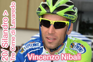 Vincenzo Nibali laat zich wederom zien in de sneeuw op de top van de 20ste etappe van de Giro d'Italia 2013
