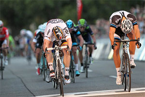 Marcel Kittel voorkomt dat André Greipel voor de 3de keer op rij de openingsklassieker van de Tour Down Under wint