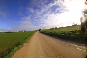 De zandweggetjes in het circuit van de eerste etappe van Parijs-Nice 2016 in video