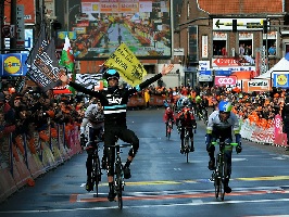 Wout Poels wins a monument: Liège-Bastogne-Liège 2016 partially in the snow!